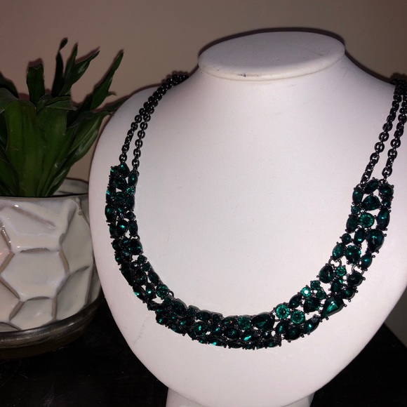 Deep Green Statement Necklace - Picture 4 of 5